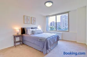 Prime Location! Spacious & Comfy - Image 2