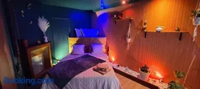 Hébergement atypique, SPA et SAUNA privatif - L'Enchanteuse - Image 2