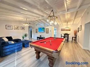 Great location Pool home w Pool table 5br - Image 1