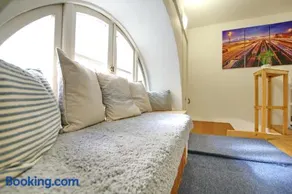 Hip Apartment at the Museum - Image 2