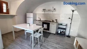 Casetta Tipica in Borgo, indipendente, ristrutturata - Image 4