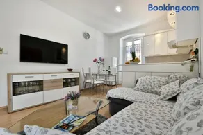 Aria two bedroom apartment with terrace in the center - Image 2
