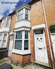 2 bedroom house - Hopefield Road - Image 1