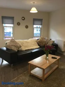 Rose Alley Apartment - Image 2