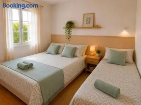 Loma Estrella Apartment Swimming Pool - Image 1