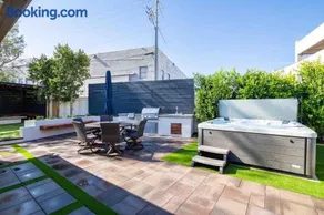 Downtown Modern Oasis - Image 2