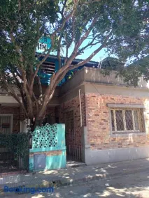 Casa de botellas - Image 1