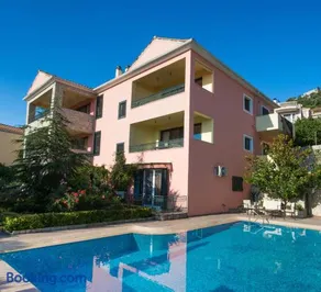 Pirofani Villa Apartments - Image 1