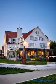 Lebeaubylivingroom Hotel - Image 1
