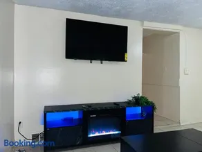 Quiet Two Bedroom in Convenient Location - Image 5