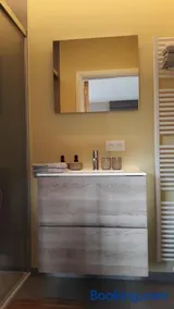 B&B Valant - Image 1