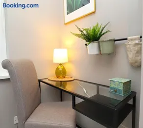 Brighton Central Gem, Sleeps 4, 6 Min Walk to Beach and Station - Image 2