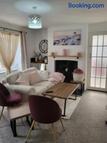 Quaint 1-Bed Cottage, Ilminster - Image 1