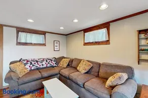 Secluded lakefront cottage great views, dock & boat launch - Image 1