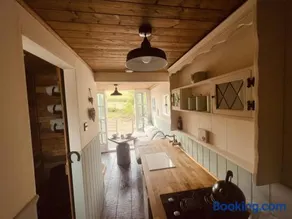 The Hideaway Retreat - Image 5