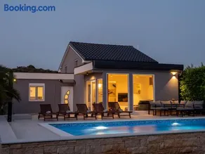 Villa Vinky - Image 1