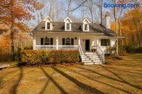 Woodland Retreat - Modern Comfort Near Nashville - Image 1