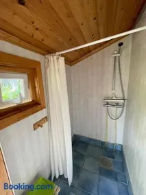 Sjarmerende hytte omgitt av vakker natur - Image 4