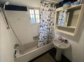 Cozy 2 Bedroom maisonette - Image 5