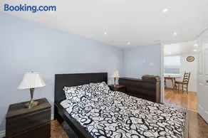 Modern Suite Minutes from Halifax Waterfront - Image 1