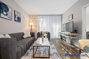 Location Walk to the beach Chic Condo! - Image 1