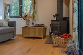 Foxes Hollow - Woodland Cabin - Alfriston - Image 2