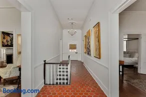 Wilkins Townhouse - 3 Bed, 3 Bath, Walk to Downtown - Image 4