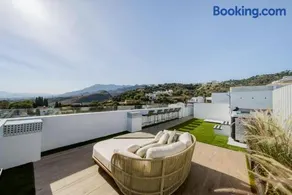 Duplex Penthouse Rooftop Jacuzzi Terrace Views - Image 2