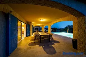 Luxury Villa Loma 2 - Image 1