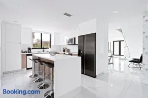 June Special! 4BR - Private Yard, Grill, Soaking Tub, Near Coral Gables & MIA Airport - Image 3
