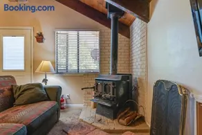 Pinecrest Dodge Ridge Cabin: Shared Outdoor Space - Image 5