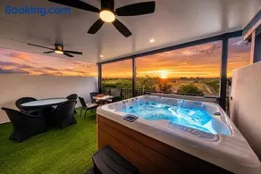 Luxury 4BR Villa Private Jacuzzi & Billiard - Image 1