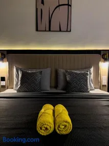 Premier Stay KL - Bangsar South - King Bed - Work Space - Near LRT, VE, Conexxion - Image 2