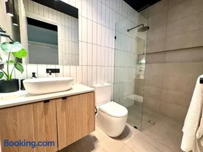 Stylish Industrial City Retreat - Image 2