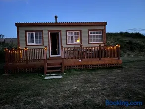 Cuddles & Bubbles Cozy Cabin with jacuzzi spa hot tub - Image 5