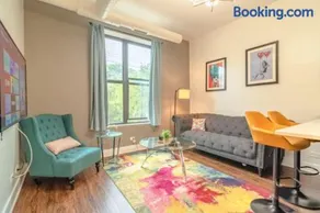 Stylish friendly 3BR Suite near McCormick - Image 1