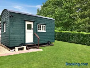 Beautiful Shepherd's Hut - Lois Weedon - Image 4