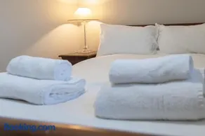 Modern Town Centre Apartment - Image 3