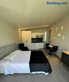 Charming Retreat - Image 1