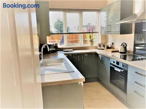 Guineas House - Image 3