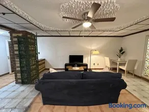 Newly Renovated 1-bed 1-bath with Parking - Image 3