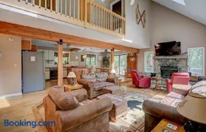 Mountain and Lake Getaway - Image 2