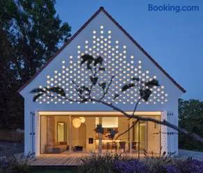 House Oskar - Image 1