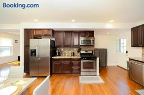 Comfortable 4BR Boston Getaway - Pet-Friendly - Near I-93 & Red Line 988 - Image 5