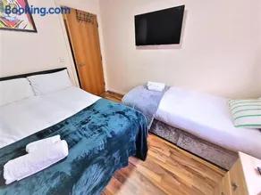 Two-bedroom ground-floor apartment Self check-in - Image 5