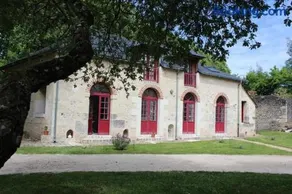 Gîte de la Mignonerie du Château de Jallanges pour 19 personnes avec 4 ou 7 chambres - Image 2