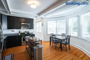Cool “Blue” 2-bdrm Apt in Suburbs w/Free Parking - Image 3