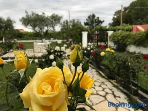 Yiouli Holiday Home - Image 4