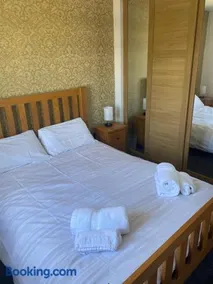 Manor Close - Image 4