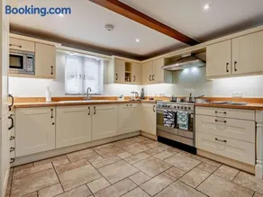3 Bed in Lulworth Cove DC139 - Image 3